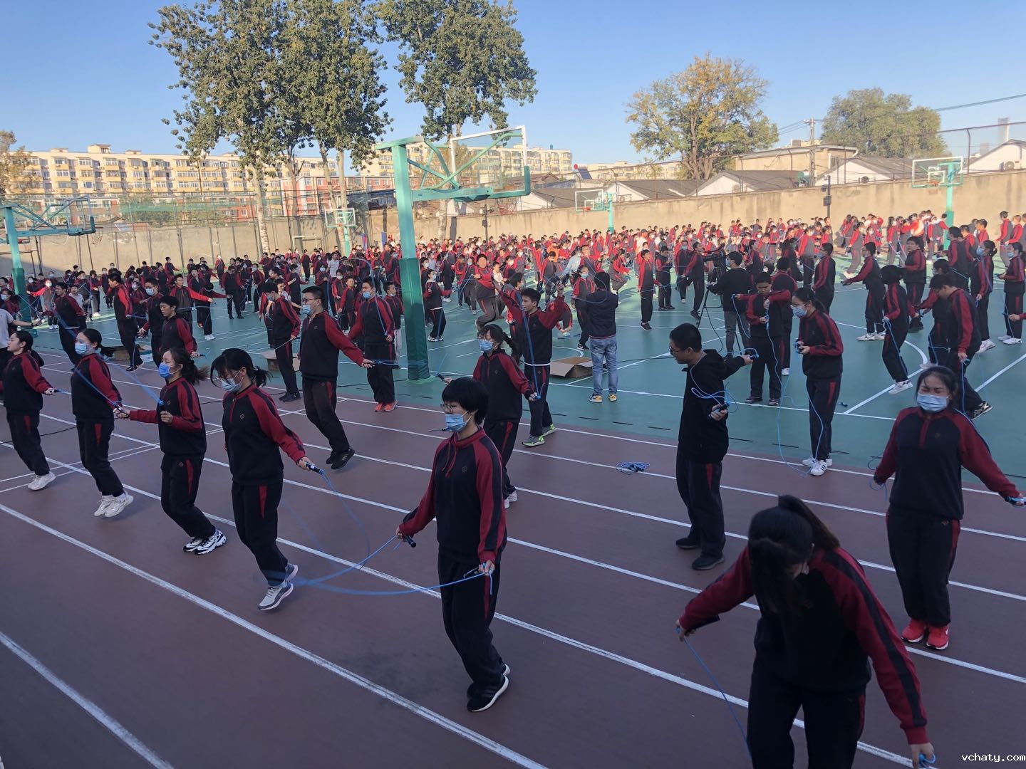 20211029164078.jpg 高三、初二同学一起跳绳接力.jpg