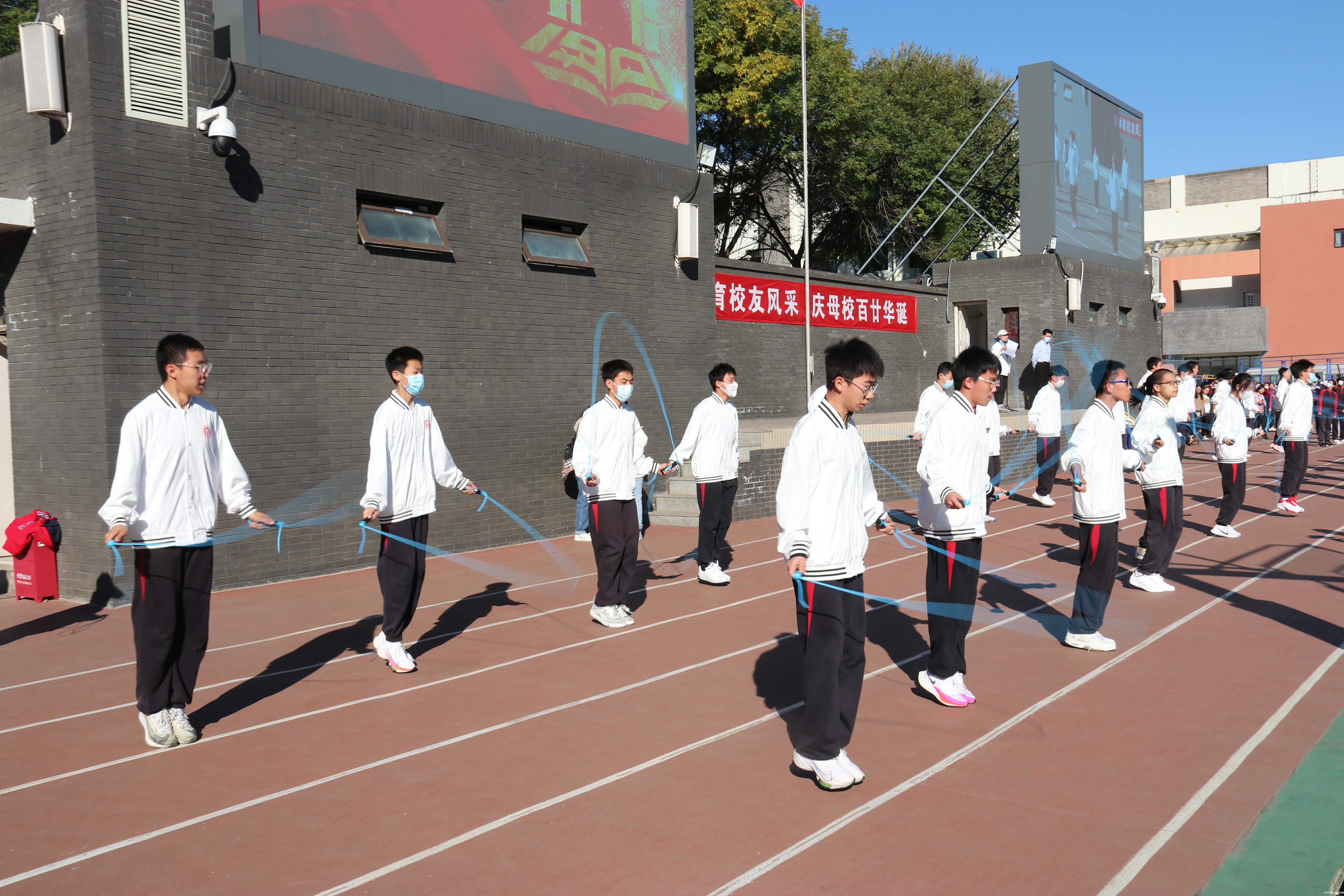 20211029684424.jpg 校田径队队员跳绳接力.jpg