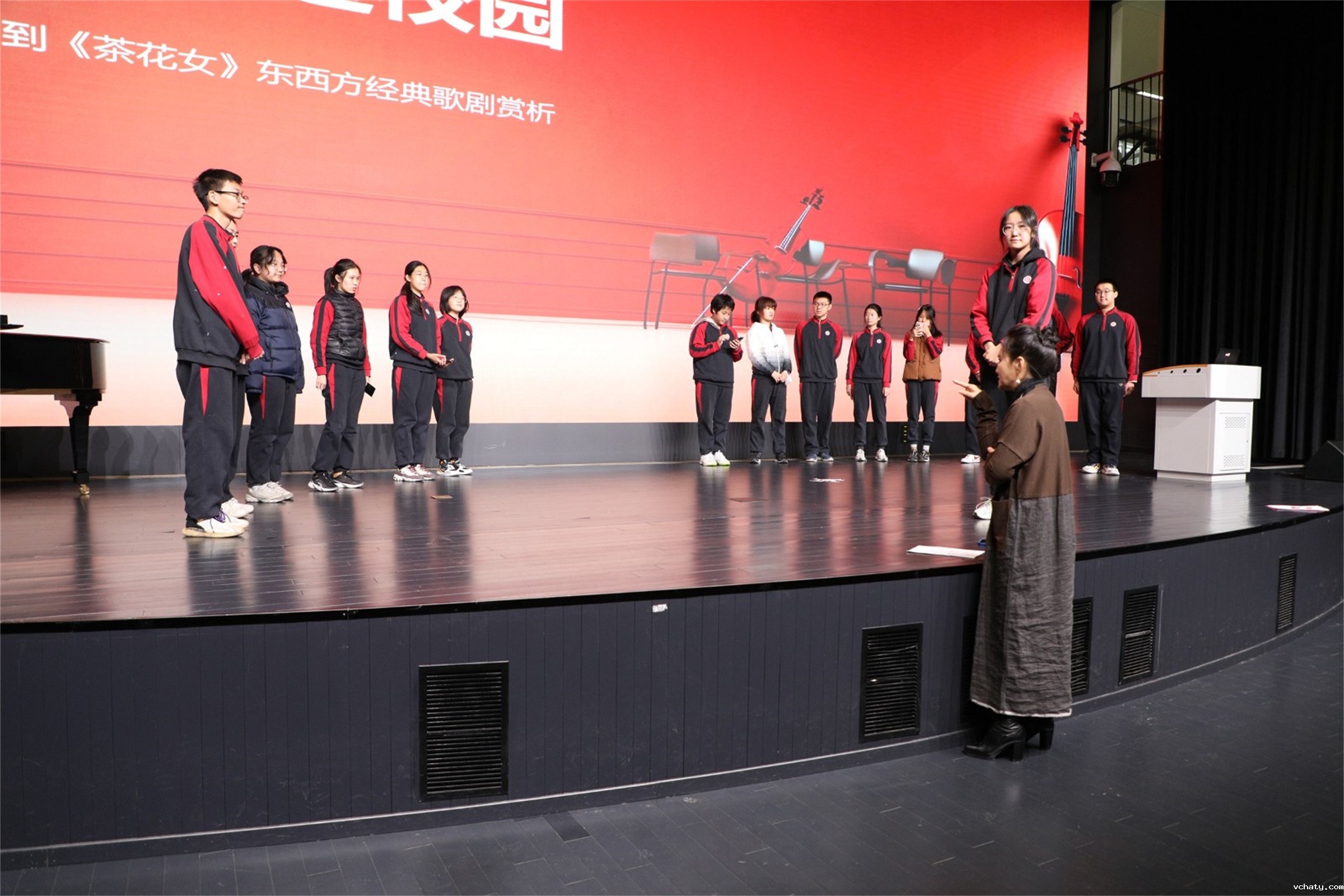 20240516622945.jpg 11“从《白毛女》到《茶花女》东西方经典歌剧赏析”讲座.jpg