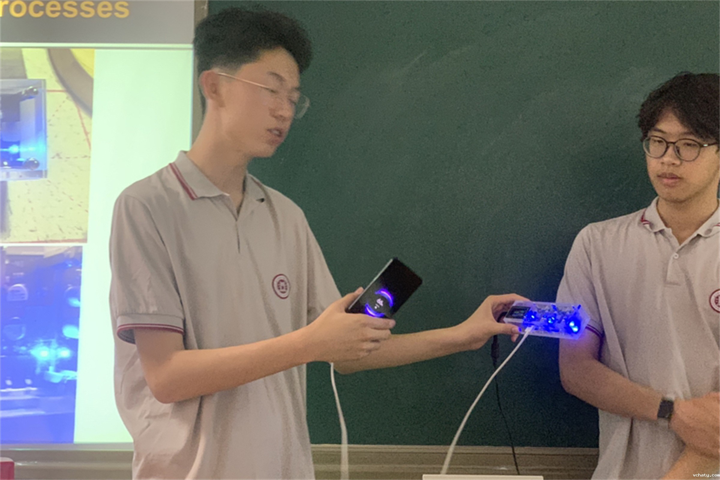 20240516714569.jpg 10AP物理项目式学习——桌面多口快充站展示.jpg