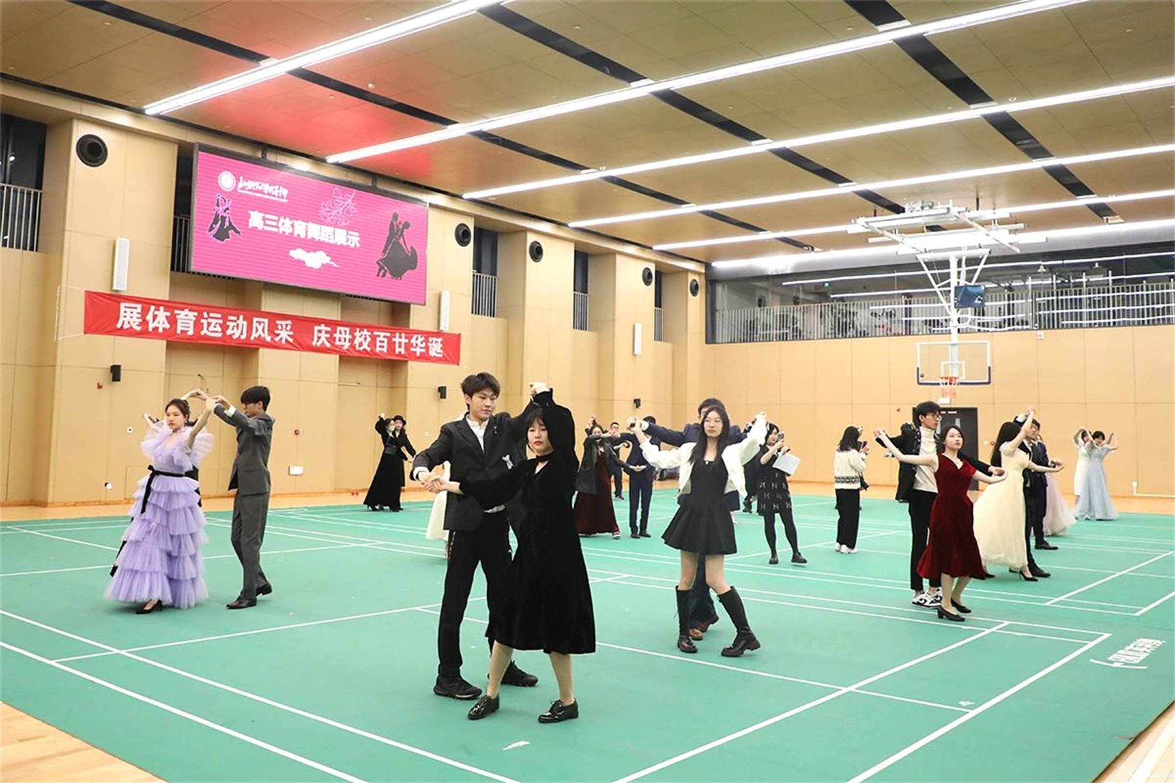 20240516889296.jpg 24_高三舞会.jpg